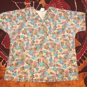 🌸5 for $20🌸 Floral scrub top